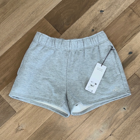ALO nwt Yoga Women's Athletic Heather Gray Accolade Shorts XS - Picture 1 of 7